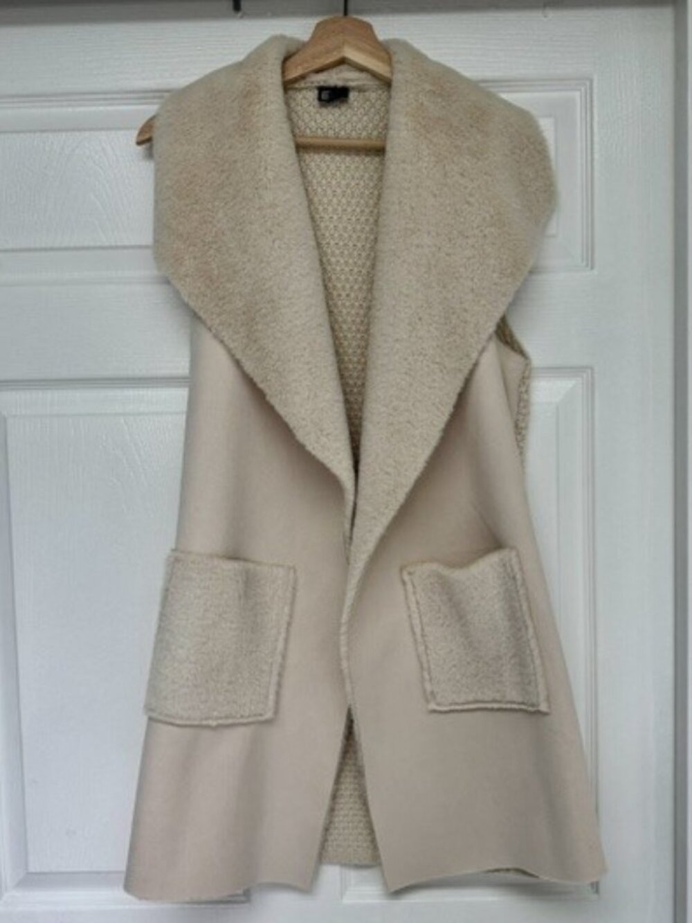 Love Token Andrea Vest Cream Faux Sherpa Collar Knit Back Size M NWOT